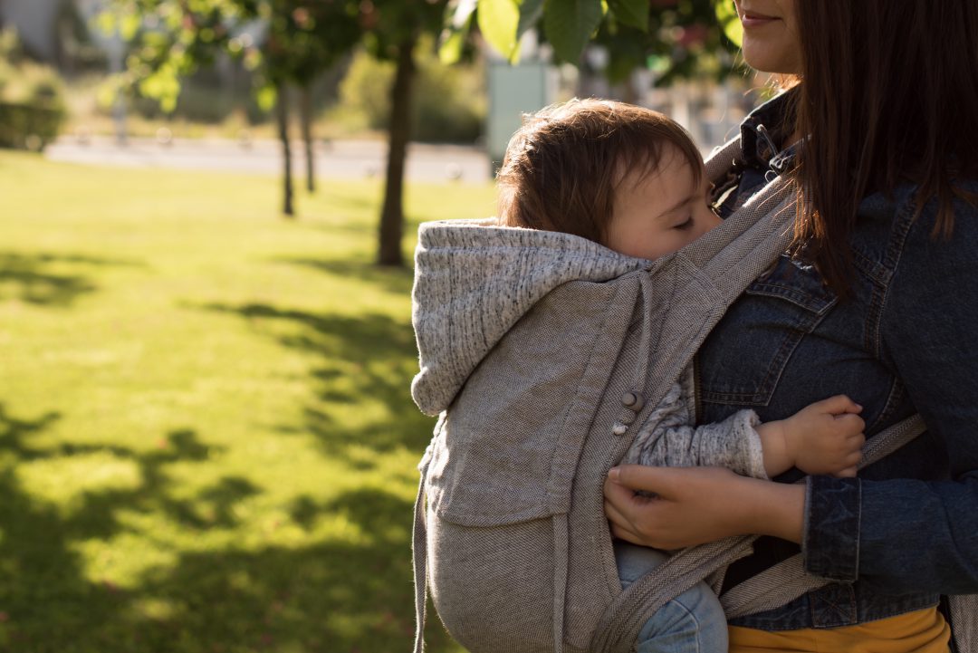 6 Reasons to Use a Baby Carrier While Traveling (And Tips ...