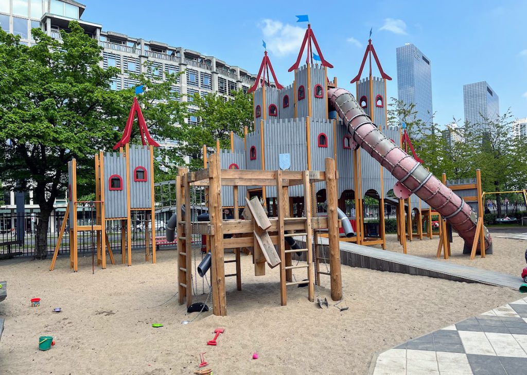 Speelcentrum Weena Playground for kids in Rotterdam