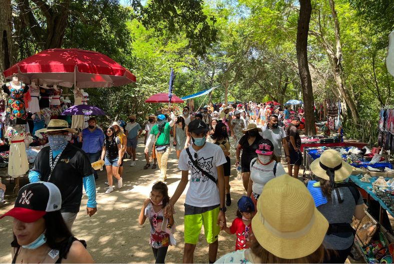 Crowd at Chichen Itza