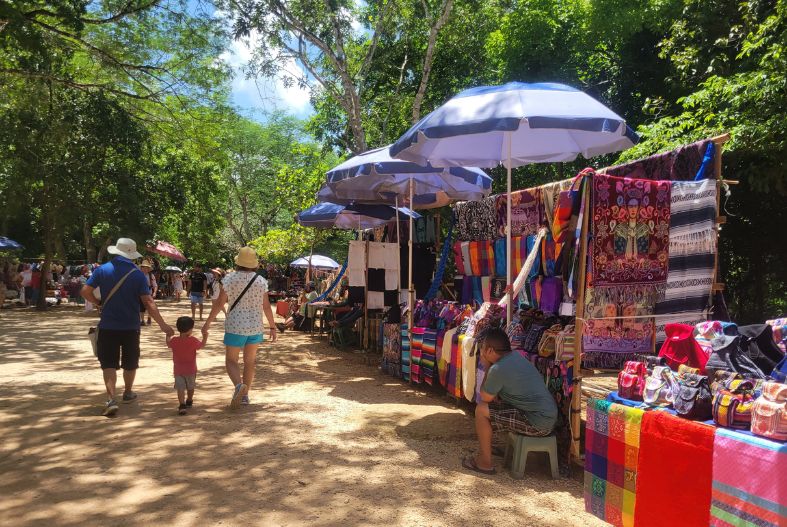 Vendors at Chichen Itza