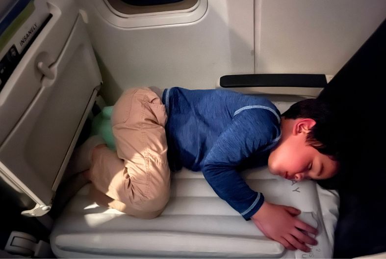 Flyaway Designs: Flyaway Kids Bed - Help your child sleep on flights!