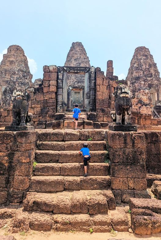 Children at East Mebon