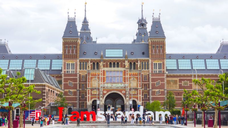 I amsterdam sign in front of Rijksmuseum